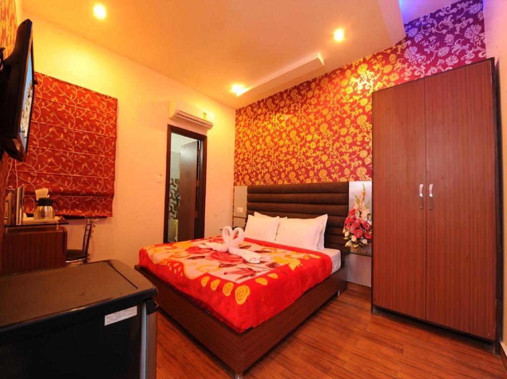 Hotel Pearl Inn & Suites อัมริตสา ภายนอก รูปภาพ