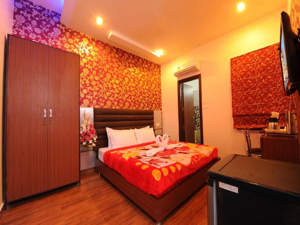 Hotel Pearl Inn & Suites อัมริตสา ภายนอก รูปภาพ