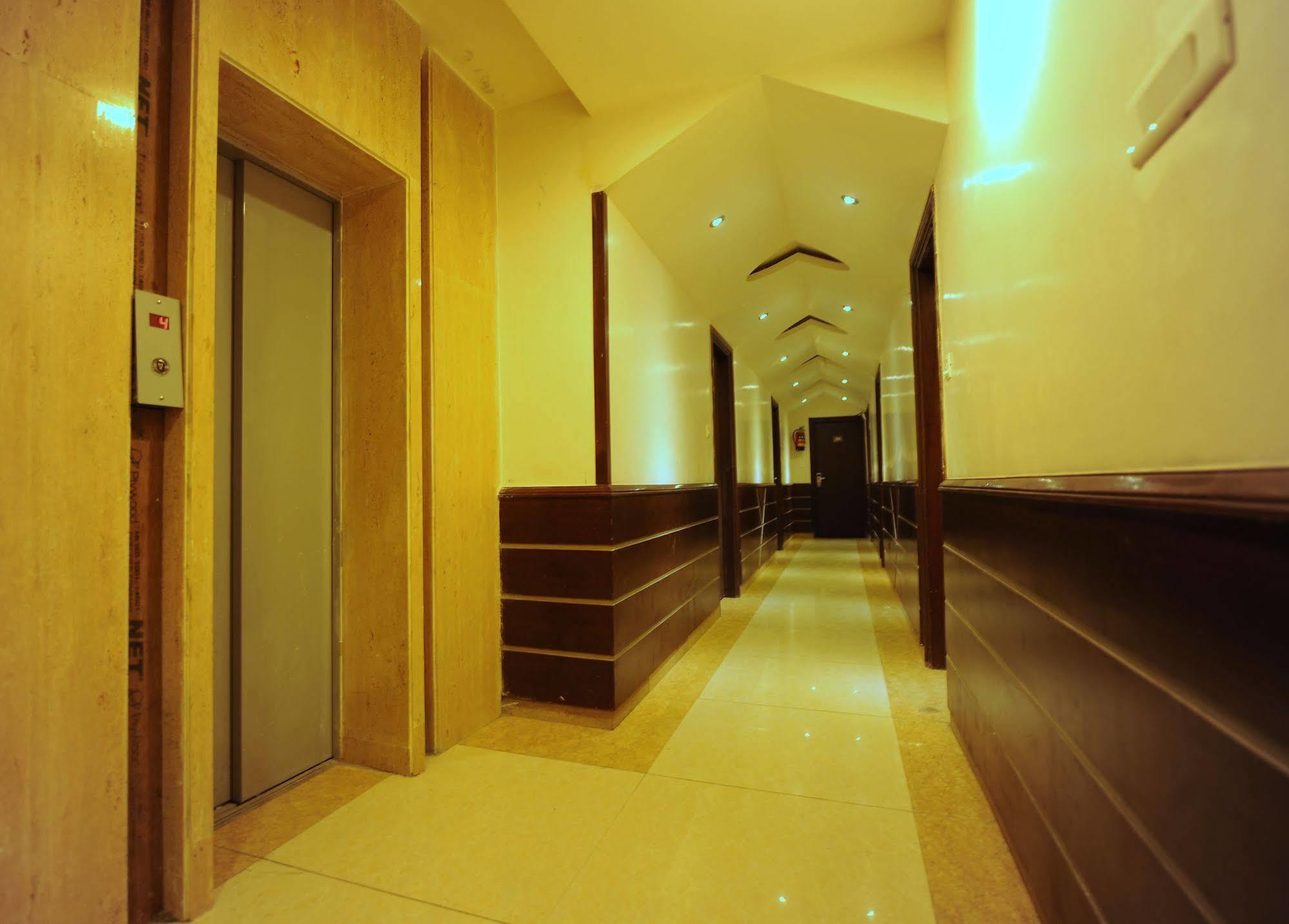 Hotel Pearl Inn & Suites อัมริตสา ภายนอก รูปภาพ