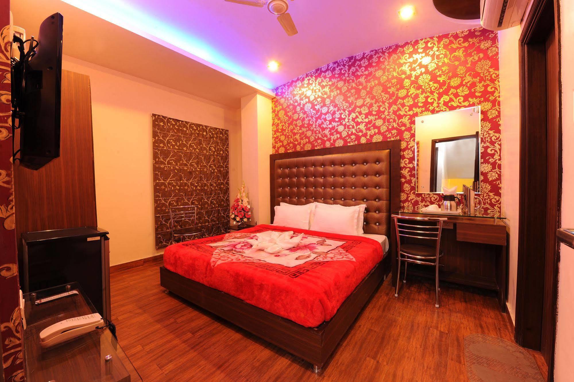 Hotel Pearl Inn & Suites อัมริตสา ภายนอก รูปภาพ