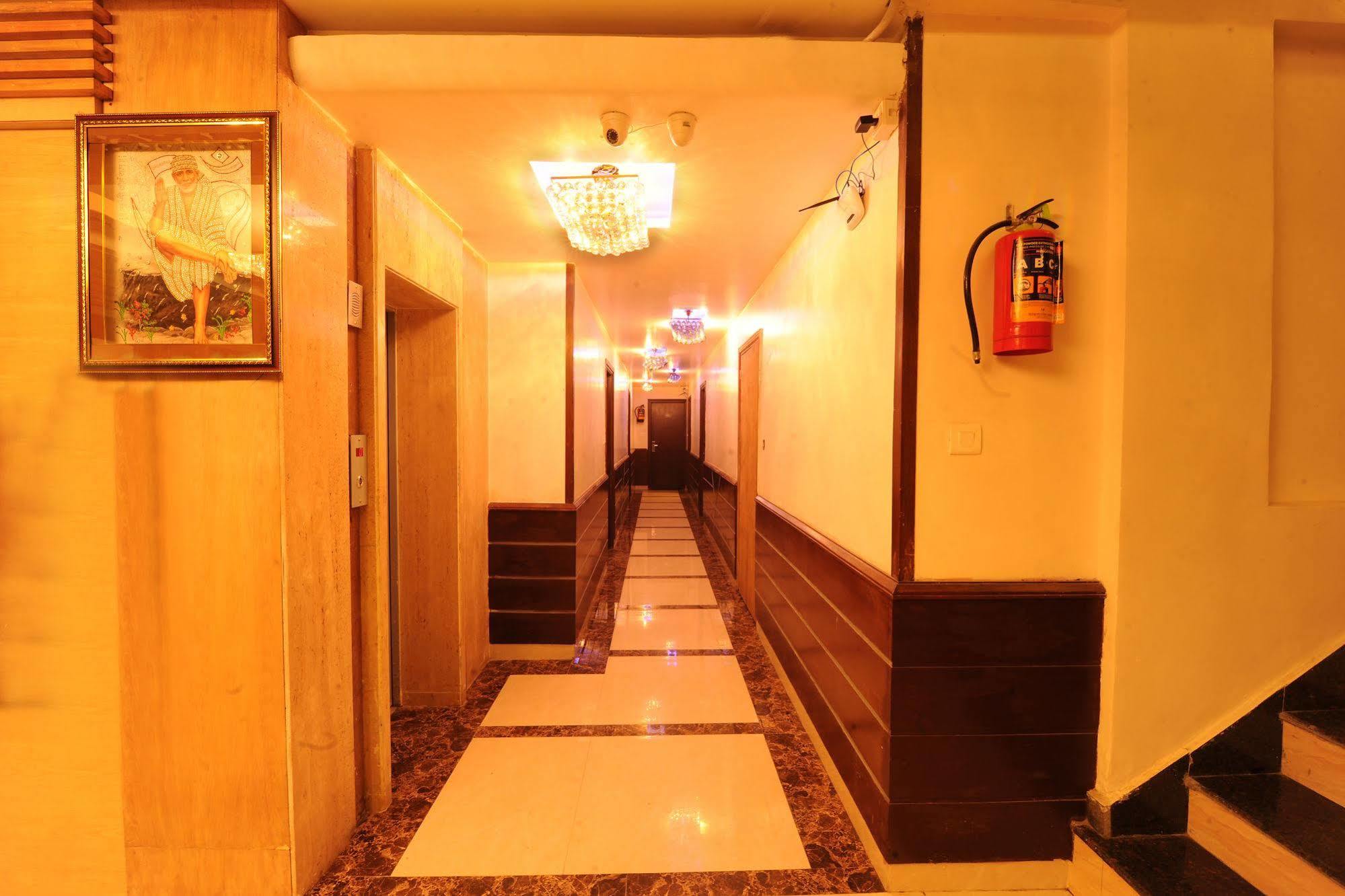 Hotel Pearl Inn & Suites อัมริตสา ภายนอก รูปภาพ
